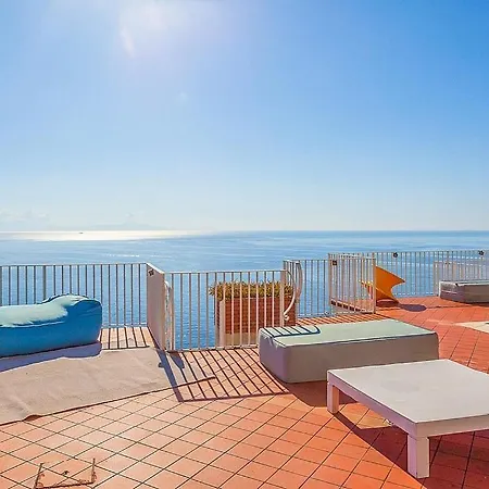 Sleeps 9 Pool Air Con Wifi أمالفي