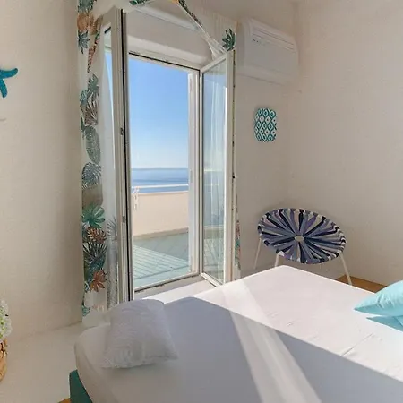 Sleeps 9 Pool Air Con Wifi فيلة